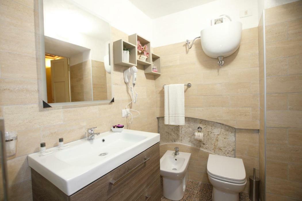 Residenza D'Epoca Montanini Bed & Breakfast Сиена Екстериор снимка