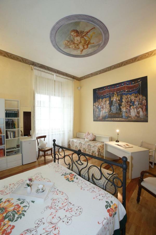Residenza D'Epoca Montanini Bed & Breakfast Сиена Екстериор снимка