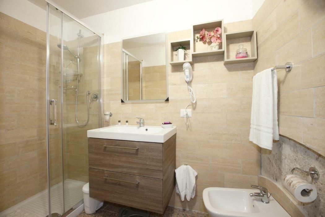 Residenza D'Epoca Montanini Bed & Breakfast Сиена Екстериор снимка